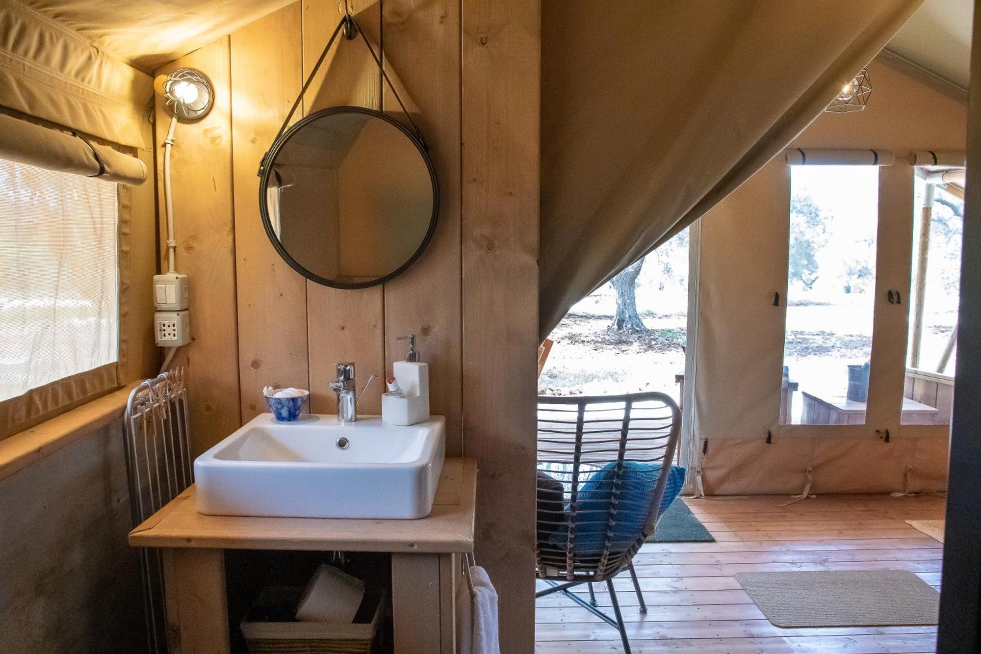 Отель Domus Olea Glamping Челье-Мессапика Экстерьер фото