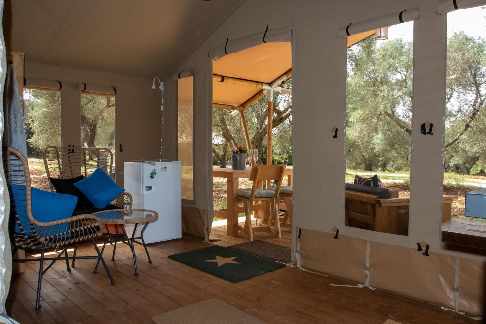 Отель Domus Olea Glamping Челье-Мессапика Экстерьер фото