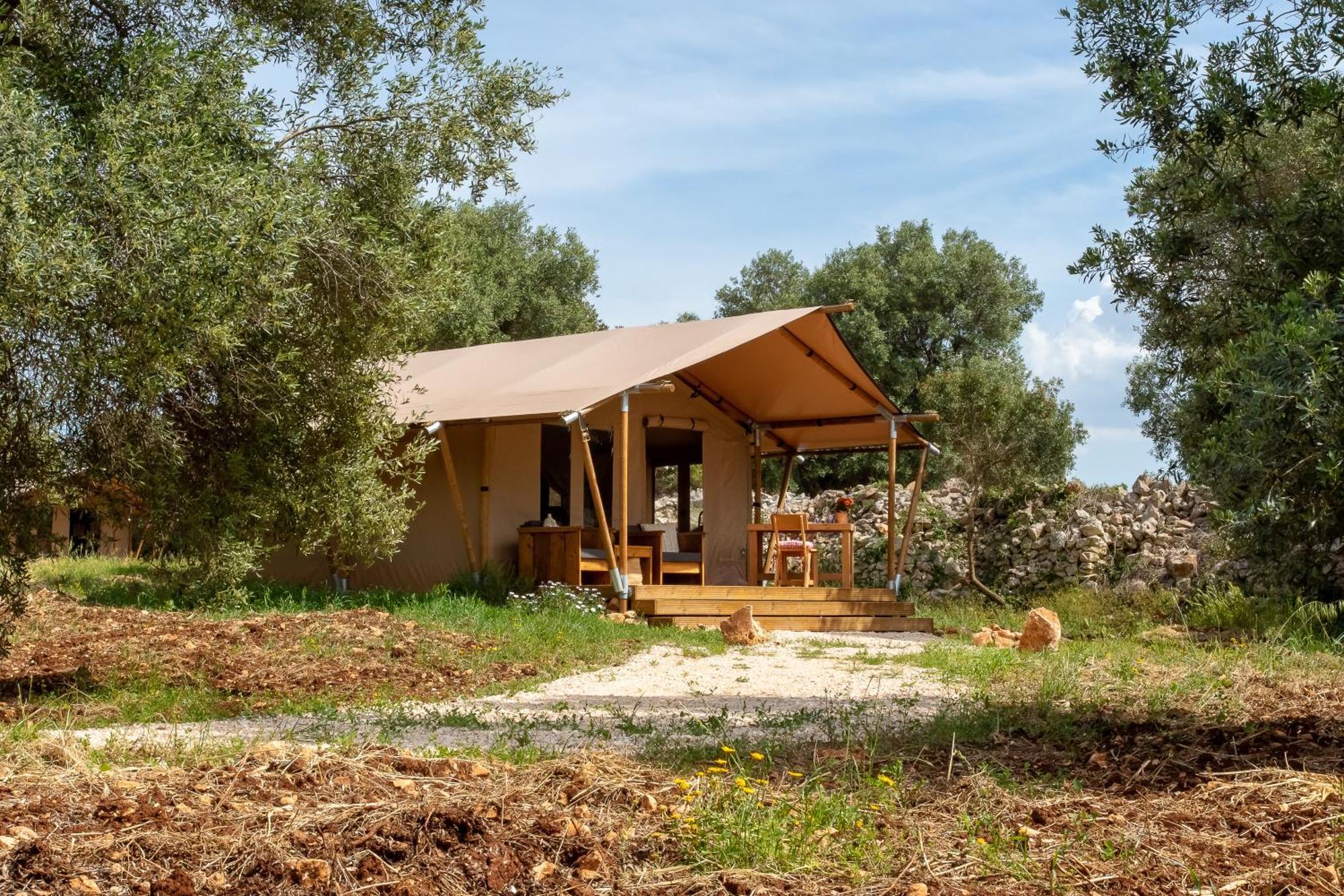 Отель Domus Olea Glamping Челье-Мессапика Экстерьер фото