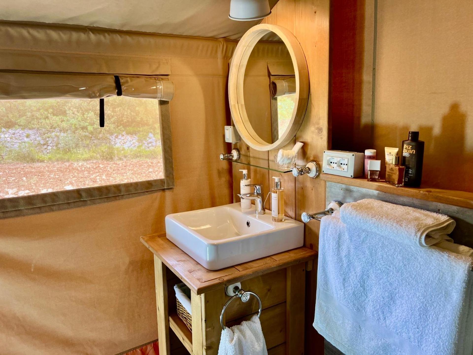 Отель Domus Olea Glamping Челье-Мессапика Экстерьер фото